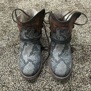 Freebird by Steven blue snake Casey sz 9